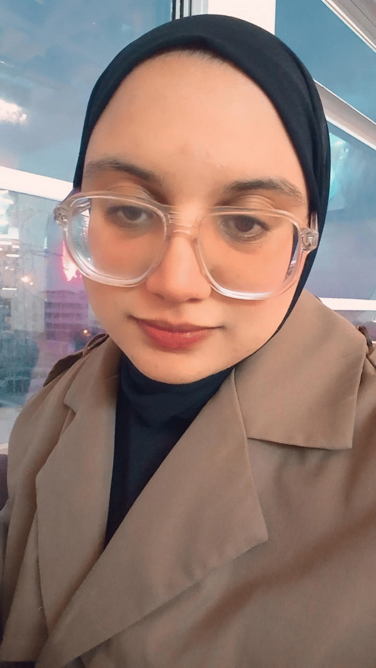 cv_photo_white - Roaa